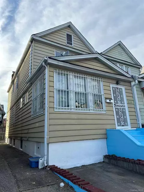 42-52 78th St, Elmhurst, NY 11373