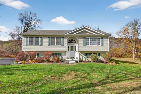 61 Peach Ln, Milton, NY 12547