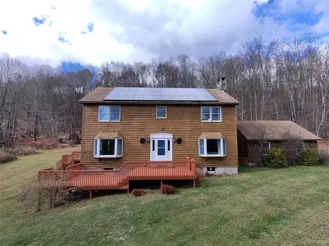39 Armstrong Dr, Neversink, NY 12765