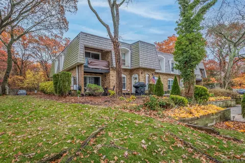 655 Middle Country Rd #5C2, Selden, NY 11784
