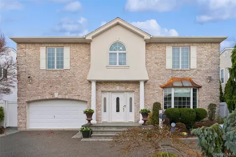 2631 Rachel St, Bellmore, NY 11710