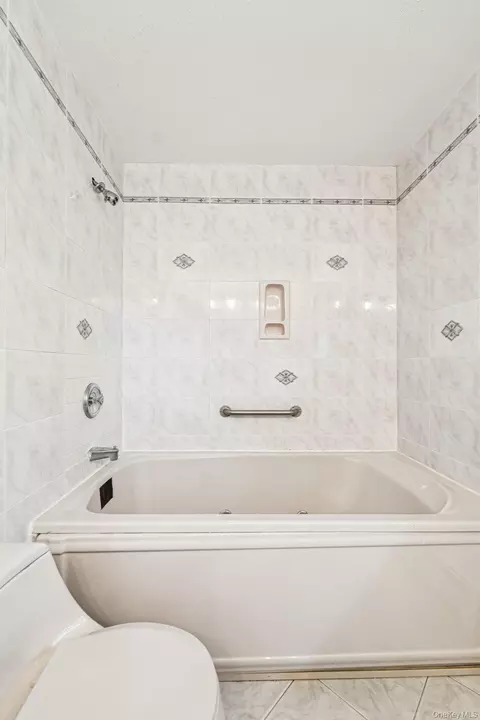 Bath - 9 Princeton Dr, Plainview, NY 11803 photo 3 of 4