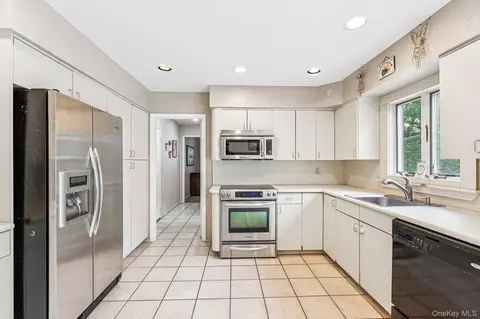 Kitchen - 9 Princeton Dr, Plainview, NY 11803 photo 1 of 2