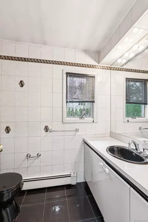 Bath - 9 Princeton Dr, Plainview, NY 11803 photo 4 of 4