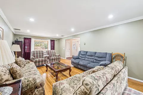 Living - 9 Princeton Dr, Plainview, NY 11803 photo 2 of 6