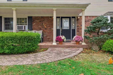 Exterior - 9 Princeton Dr, Plainview, NY 11803 photo 3 of 7