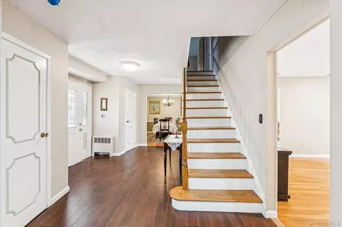 Entry Way - 9 Princeton Dr, Plainview, NY 11803 photo 1 of 1