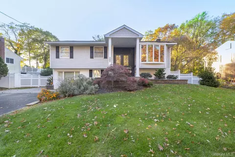 190 Northern Blvd, Saint James, NY 11780