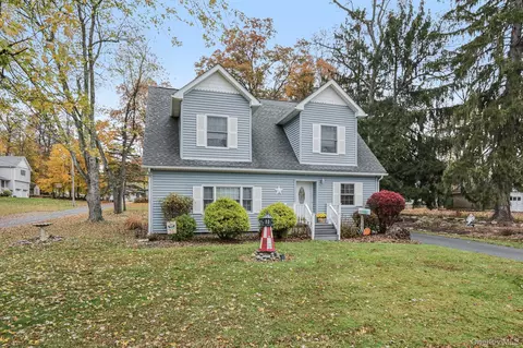 32 Maple Ave, Clarkstown, NY 10994