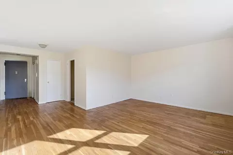 153-25 88th St #4N, Howard Beach, NY 11414