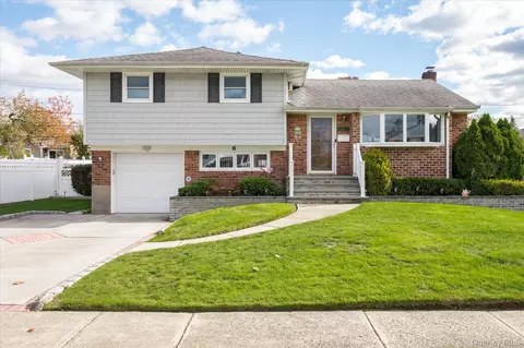 6 David Dr, Farmingdale, NY 11735
