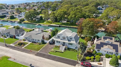 12 Marlin Rd, East Quogue, NY 11942