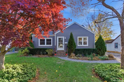 107 E 13th St, Huntington Station, NY 11746