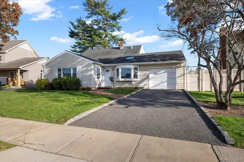 126 Swan Ln, Levittown, NY 11756