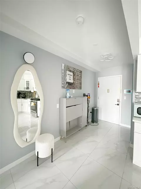 Entry Way - 132-16 Maple Ave #5A, New York, NY 11355 photo 1 of 2