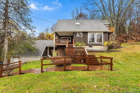 12 Cedar Ln, Beekman, NY 12570