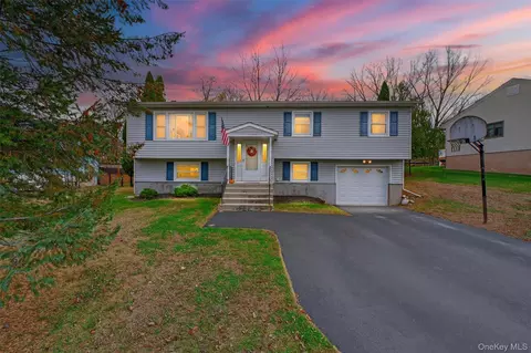 41 Creamery Dr, New Windsor, NY 12553
