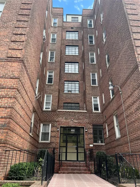 2080 Barnes Ave #4C, New York, NY 10462