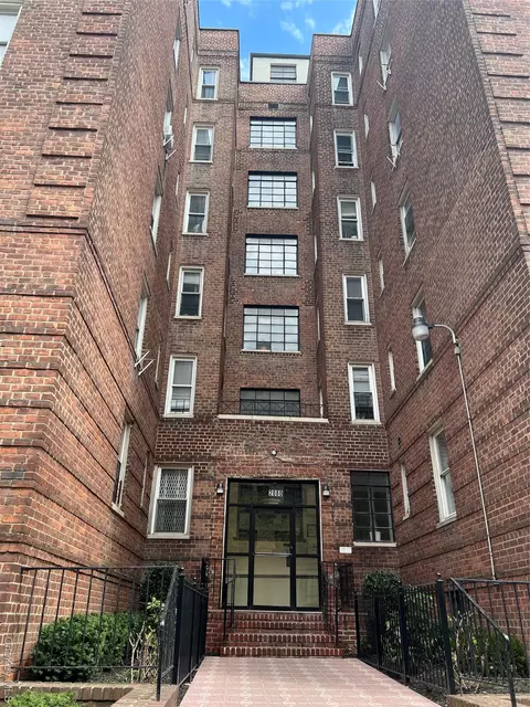 2080 Barnes Ave #4C, New York, NY 10462