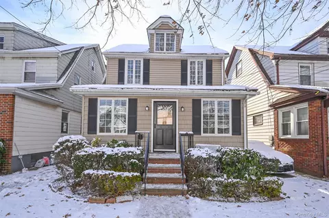 7136 Loubet St, New York, NY 11375