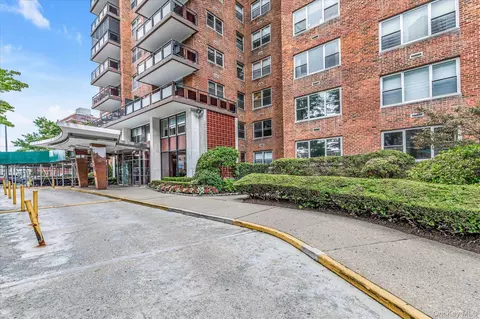 70-20 108th St #5O, New York, NY 11375