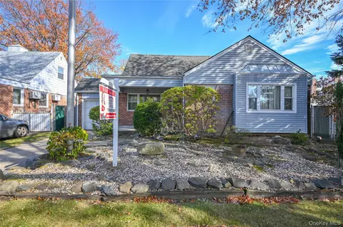 48-51 190th St, New York, NY 11365