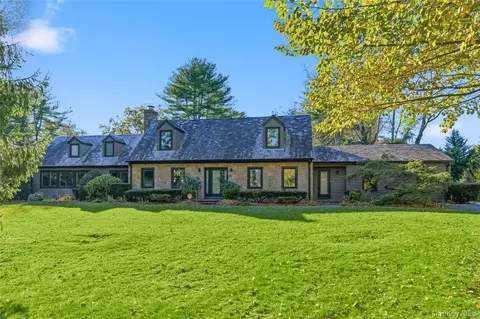 108 Bacon Rd, North Hempstead, NY 11568