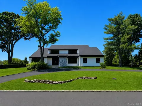 6 Clearmeadow Ct, Woodbury, NY 11797