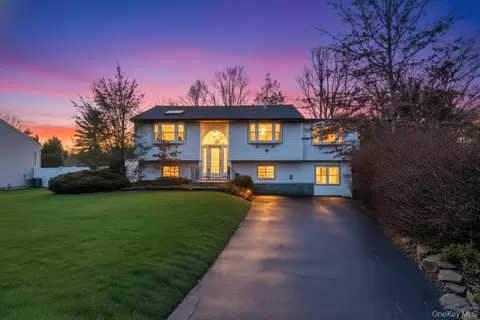 29 Dillon Dr, Dix Hills, NY 11746