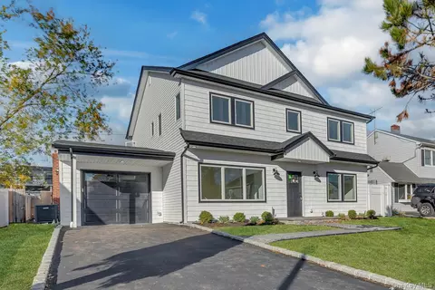 22 Family Ln, Levittown, NY 11756
