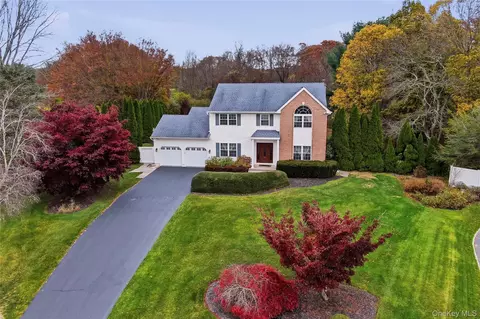 48 Windcrest Dr, Manorville, NY 11949