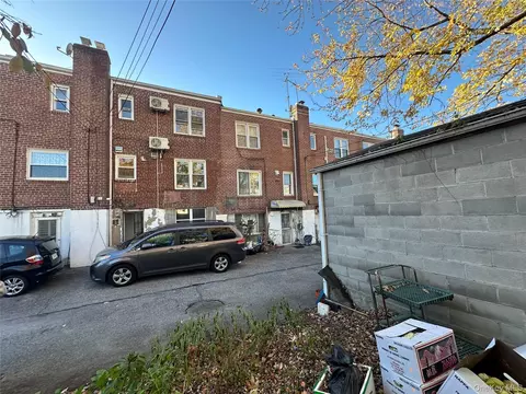 5849 206th St, New York, NY 11364