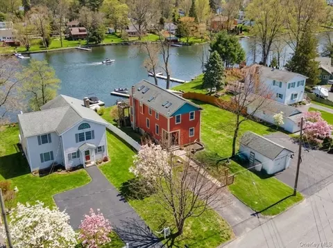 44 Linden Ave, Greenwood Lake, NY 10925