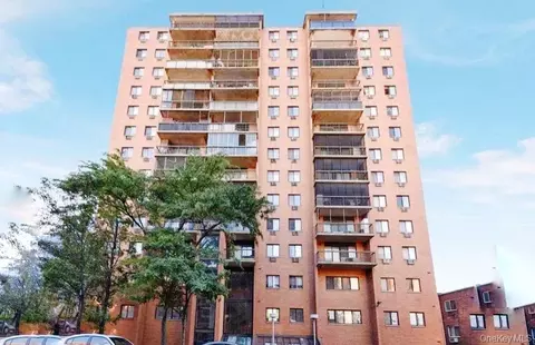 3520 147th St #6A, Flushing, NY 11354