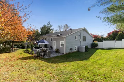 Exterior - 4 Long Ridge Rd, Plainview, NY 11803 photo 2 of 6