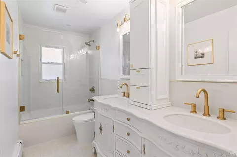 Bath - 4 Long Ridge Rd, Plainview, NY 11803 photo 1 of 2
