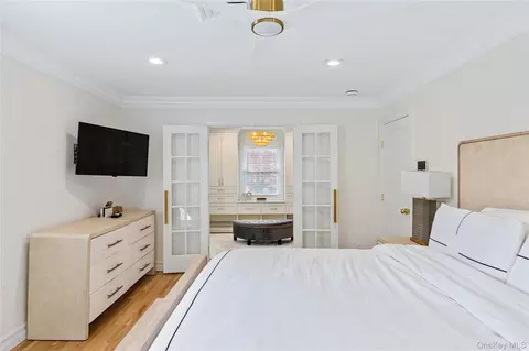 Bedroom - 4 Long Ridge Rd, Plainview, NY 11803 photo 2 of 2