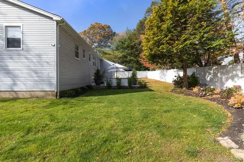 Exterior - 4 Long Ridge Rd, Plainview, NY 11803 photo 6 of 6