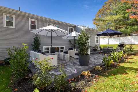 Exterior - 4 Long Ridge Rd, Plainview, NY 11803 photo 3 of 6