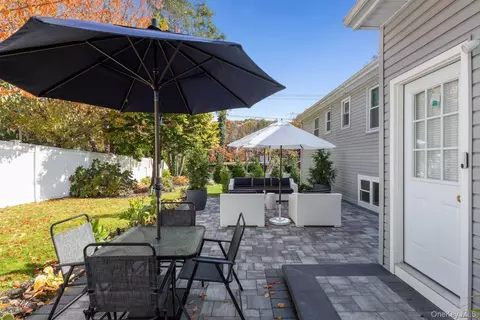 Exterior - 4 Long Ridge Rd, Plainview, NY 11803 photo 4 of 6