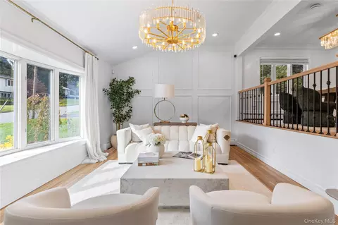 4 Long Ridge Rd, Plainview, NY 11803