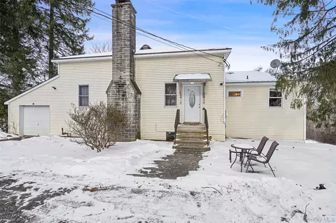 22 Raspberry Ln, Carmel, NY 10512