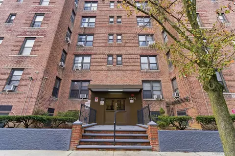 88-30 182nd St #1H, New York, NY 11423