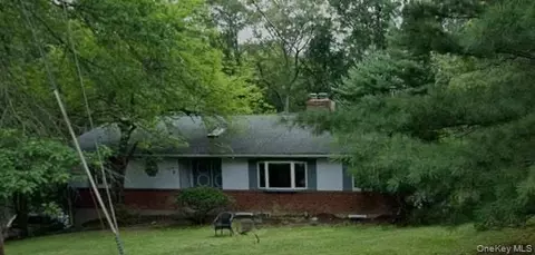 25 Summit Rd, Ramapo, NY 10977