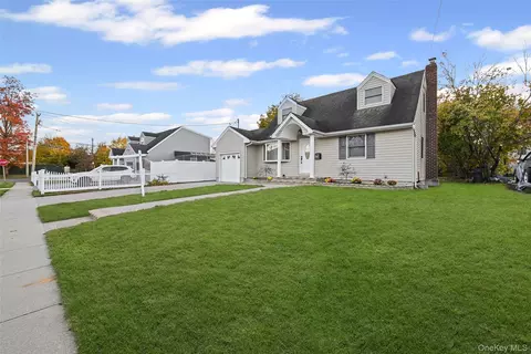 48 Circle Dr, North Hempstead, NY 11590