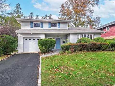 55 Driftwood Dr, North Hempstead, NY 11050
