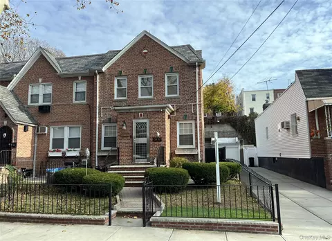 5337 62nd St, New York, NY 11378