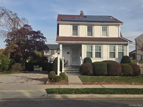 73 Chicago Ave, Massapequa, NY 11758