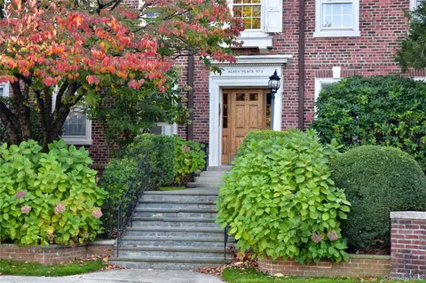 2 Alden Pl #1C, Bronxville, NY 10708