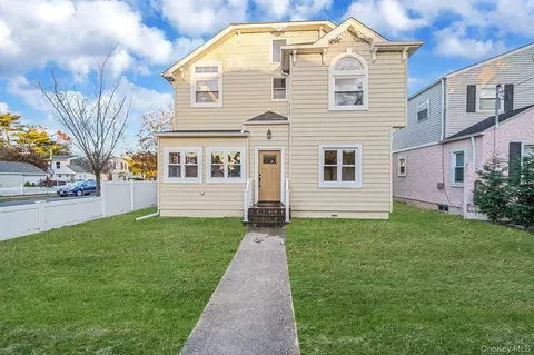 1991 Oakland Ave, Wantagh, NY 11793